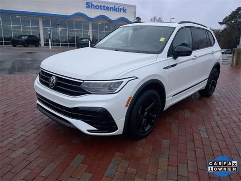 Used 2023 Volkswagen Tiguan SE R-Line image 32