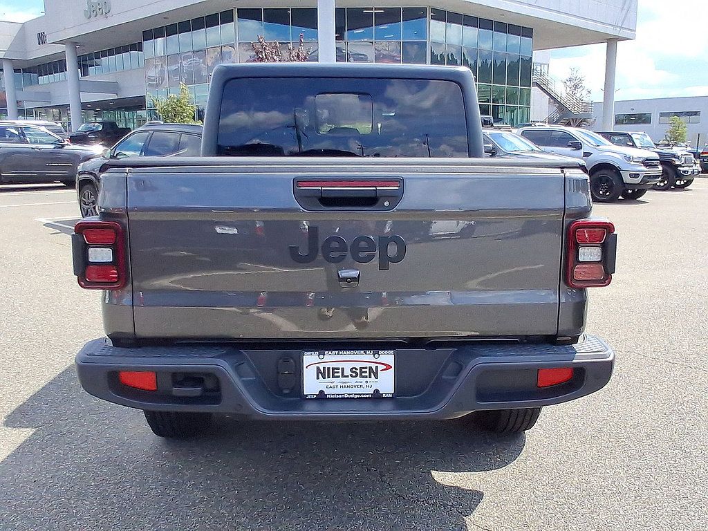 Used 2025 Jeep Gladiator Sport AWD/4WD image 7