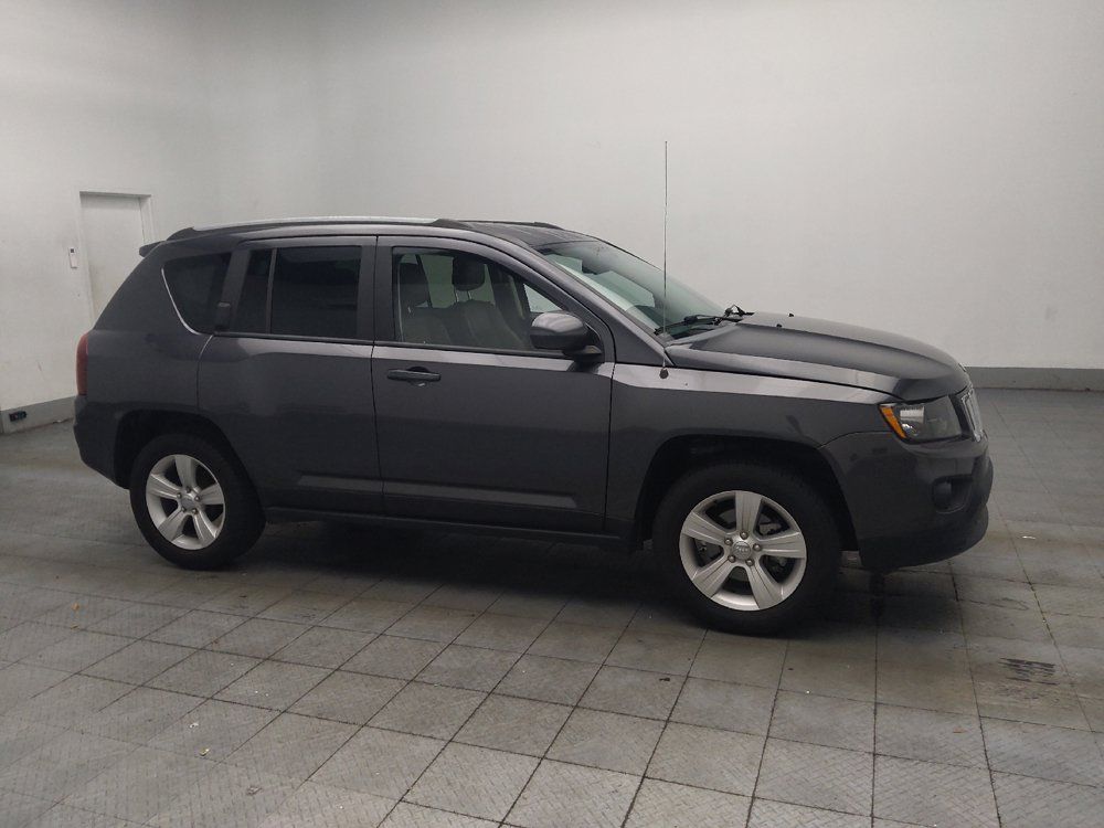 Used 2015 Jeep Compass Latitude FWD image 11