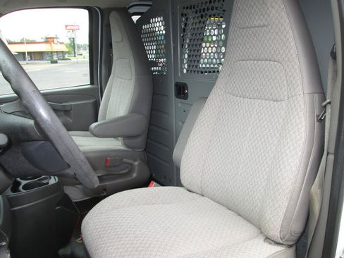 Used 2016 Chevrolet Express 2500 RWD image 35