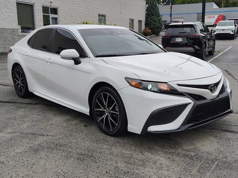 Used 2024 Toyota Camry SE FWD image 4