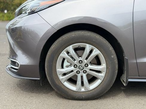 Used 2024 Toyota Sienna Platinum AWD/4WD image 9