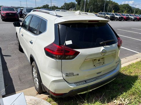 Used 2017 Nissan Rogue SV w/ SV Premium Package AWD/4WD image 4