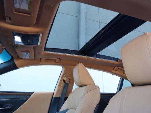 Used 2025 Lexus ES 350 Ultra Luxury image 32