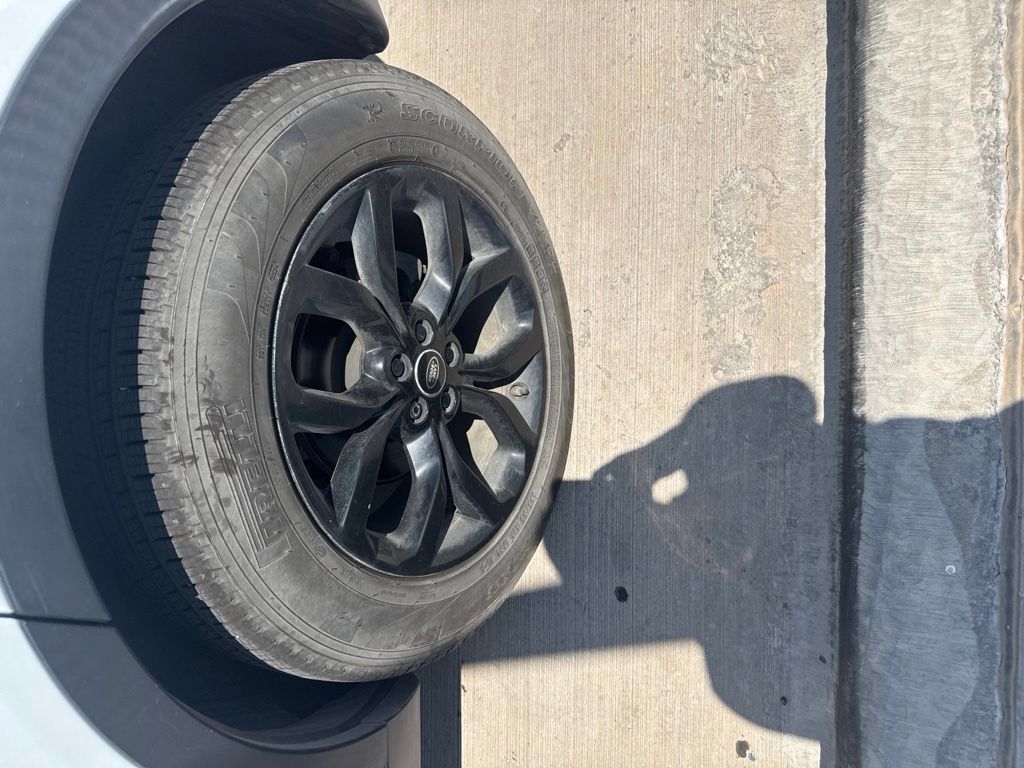 Used 2018 Land Rover Discovery Sport HSE AWD/4WD image 6