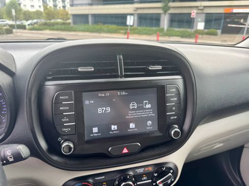 Used 2020 Kia Soul S FWD image 15
