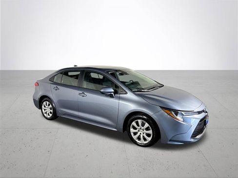 Used 2023 Toyota Corolla LE image 4