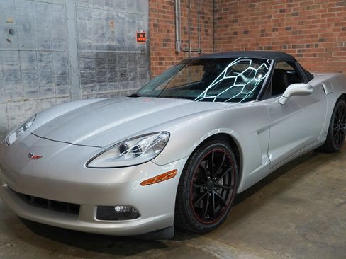 Used 2006 Chevrolet Corvette Convertible w/ Preferred Equipment Group RWD image 19