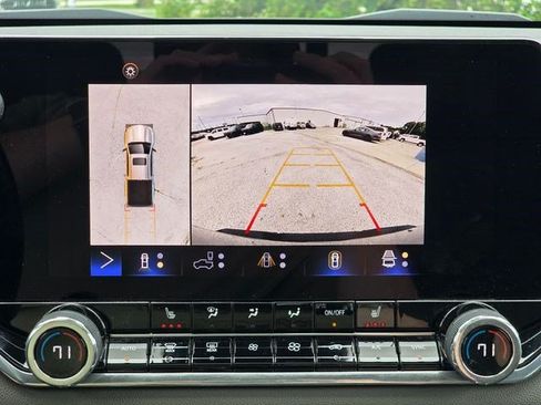 Used 2024 Chevrolet Colorado ZR2 w/ Technology Package AWD/4WD image 38