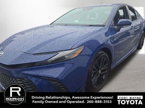 Used 2025 Toyota Camry SE image 9