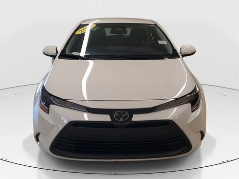 Used 2023 Toyota Corolla LE image 2