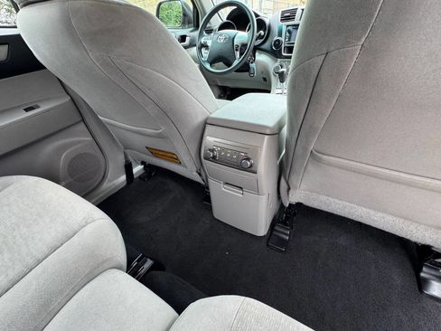 Used 2013 Toyota Highlander Plus FWD image 26