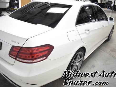 Used 2016 Mercedes-Benz E 400 4MATIC Sedan image 6
