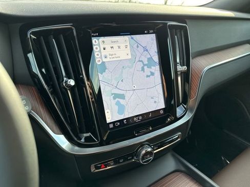 Certified 2025 Volvo V60 B5 Cross Country Plus image 23