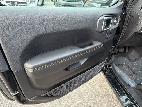 Used 2025 Jeep Wrangler Unlimited Sahara w/ Safety Group AWD/4WD image 14