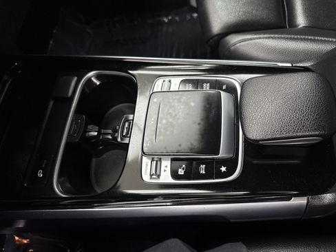 Used 2020 Mercedes-Benz GLB 250 4MATIC w/ Parking Assistance Package image 30