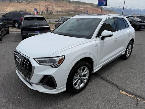 Used 2025 Audi Q3 2.0T Premium image 2