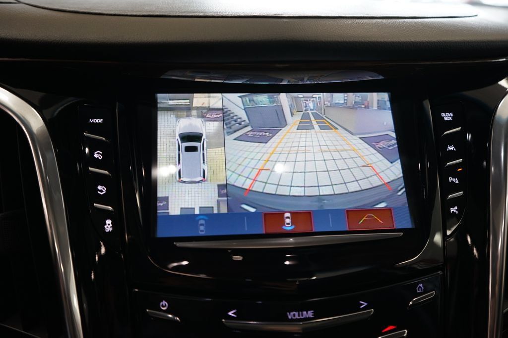 Used 2018 Cadillac Escalade Luxury AWD/4WD image 10