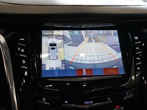Used 2018 Cadillac Escalade Luxury AWD/4WD image 10