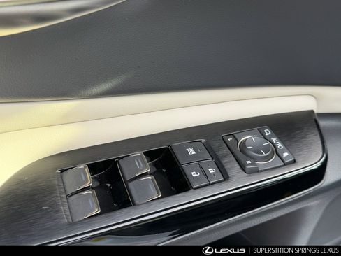 Certified 2025 Lexus ES 300h w/ Premium Package image 12