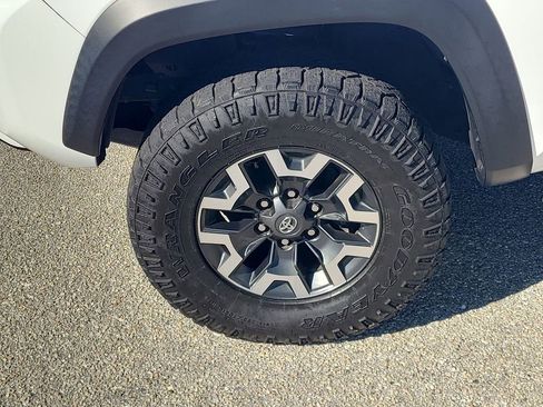 Used 2023 Toyota Tacoma TRD Off-Road w/ TRD Premium Off Road Package image 17