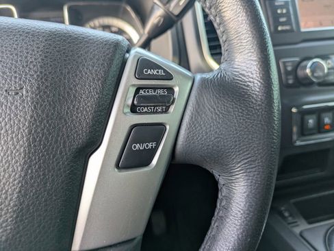 Used 2019 Nissan Titan SV w/ SV Convenience Package RWD image 29
