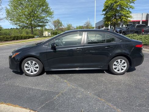 Used 2022 Toyota Corolla LE image 3