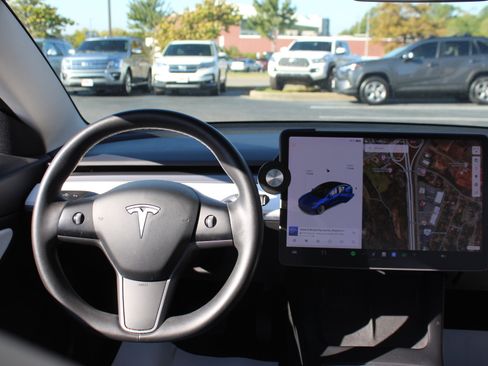 Used 2021 Tesla Model 3 Standard Range Plus image 16