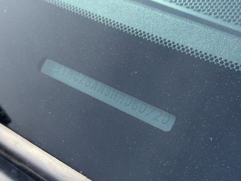 Used 2017 Toyota Tacoma TRD Off-Road image 3