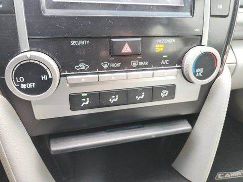 Used 2012 Toyota Camry LE FWD image 11