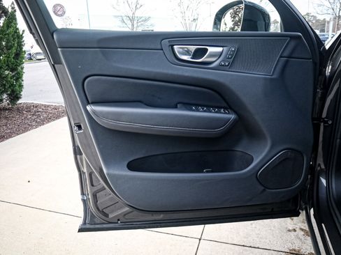 Used 2025 Volvo XC60 B5 Plus image 14