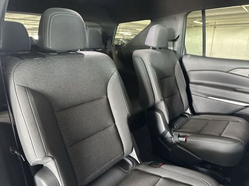 Used 2025 Chevrolet Traverse LT FWD image 25