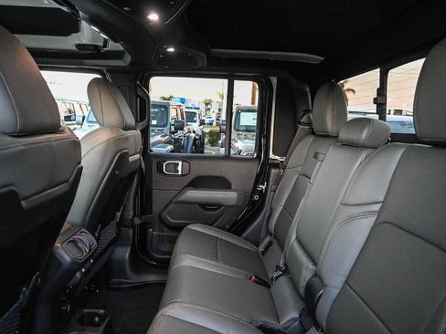 New 2026 Jeep Gladiator Mojave image 16