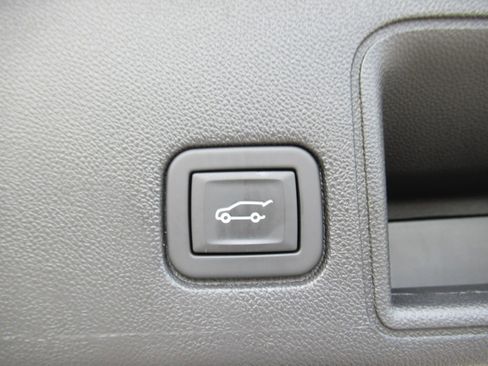Used 2024 GMC Terrain SLE w/ Driver Convenience Package FWD image 34