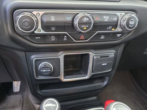 Used 2023 Jeep Wrangler Willys image 19