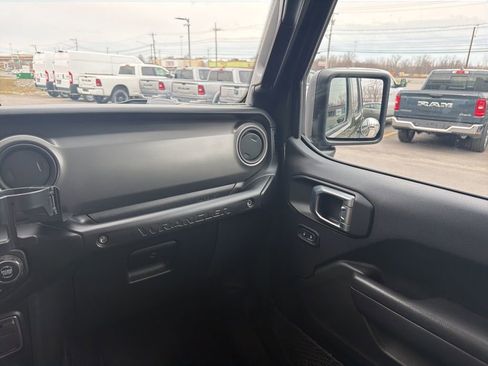 Used 2022 Jeep Wrangler Unlimited Sport AWD/4WD image 25