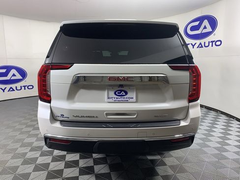 Used 2023 GMC Yukon XL SLT image 4