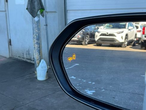 Used 2025 Toyota Camry SE image 20