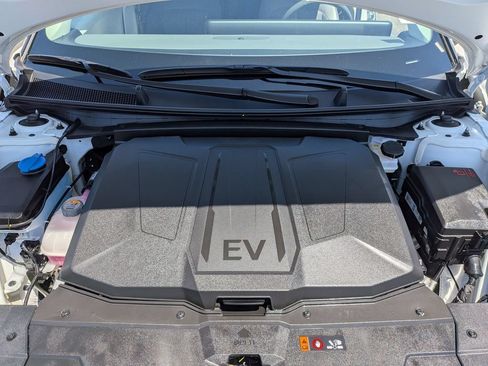 Certified 2026 Hyundai Ioniq 5 SEL RWD image 33