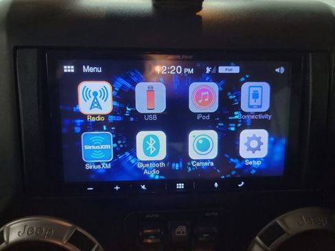 Used 2016 Jeep Wrangler Unlimited Rubicon w/ Connectivity Group image 22