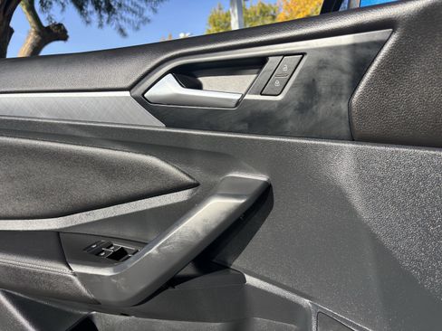 Certified 2024 Volkswagen Jetta SE w/ Panoramic Sunroof Package image 19