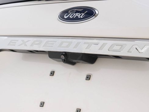Used 2018 Ford Expedition Max Limited w/ Equipment Group 301A RWD image 17