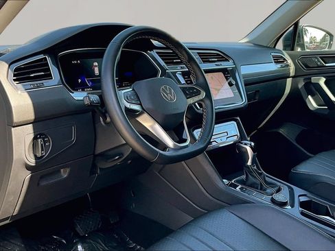 Used 2023 Volkswagen Tiguan SE AWD/4WD image 17