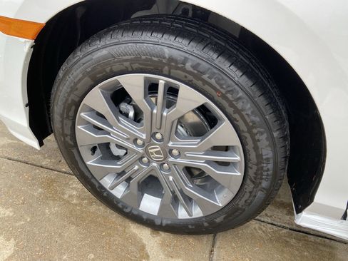 New 2026 Honda Odyssey Touring image 13