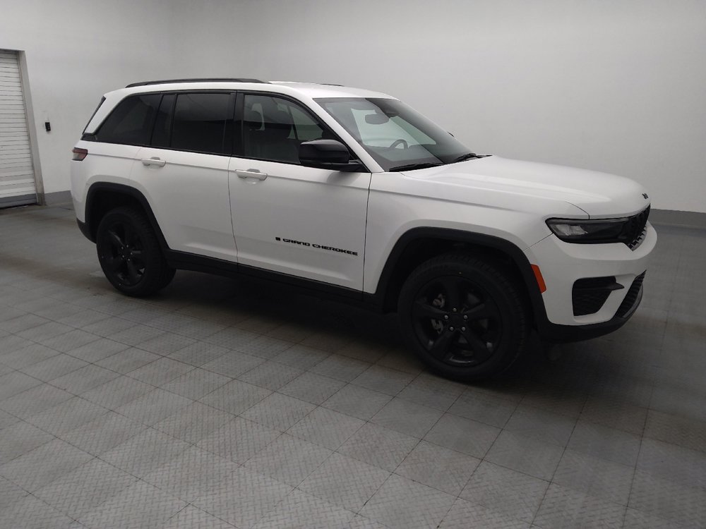 Used 2023 Jeep Grand Cherokee Altitude RWD image 11