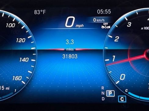 Used 2023 Mercedes-Benz GLB 250 4MATIC w/ Premium Package image 17