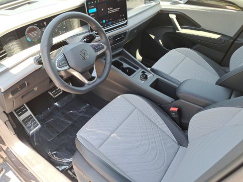New 2026 Volkswagen Tiguan SE R-Line AWD/4WD image 16