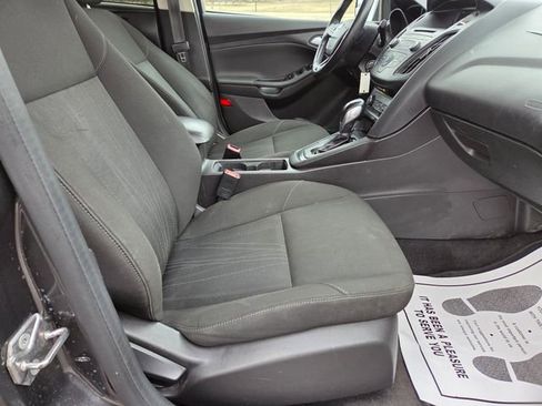 Used 2015 Ford Focus SE w/ SE Cold Weather Package image 34