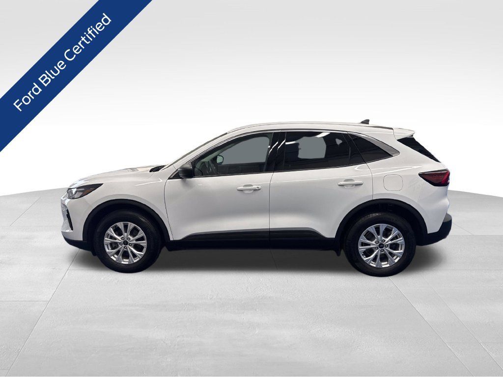 Used 2023 Ford Escape Active w/ Tech Pack #1 AWD/4WD image 2
