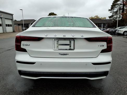 Certified 2025 Volvo S60 T8 Ultra w/ Climate Package image 4